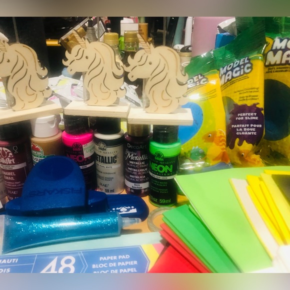 HUGE RANDOM CRAFTI LOT! - Picture 12 of 13